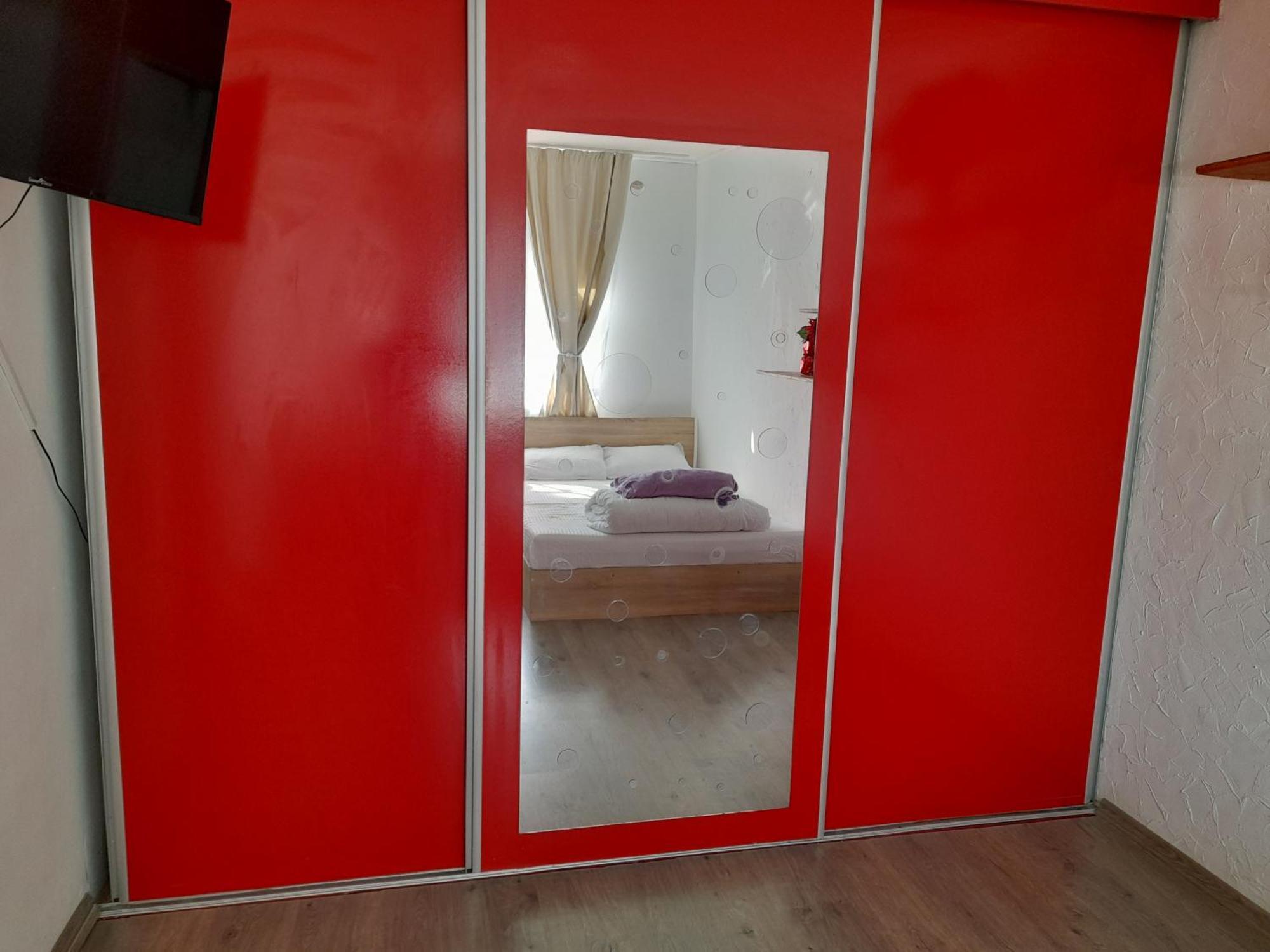 Garsoniera Sic Zona Terapia Zona Linistita La Casa Cu Parcare Lejlighed Cluj-Napoca Eksteriør billede